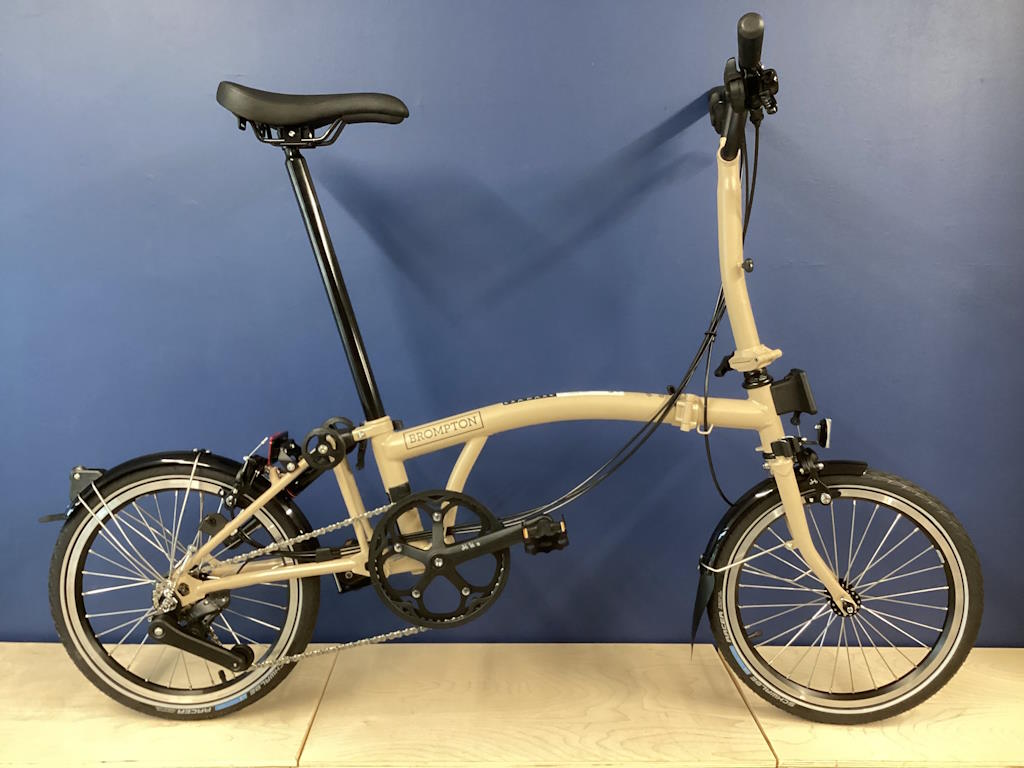 Brompton 2025 C Line Mk6 (12-speed) Mid Dune Sand