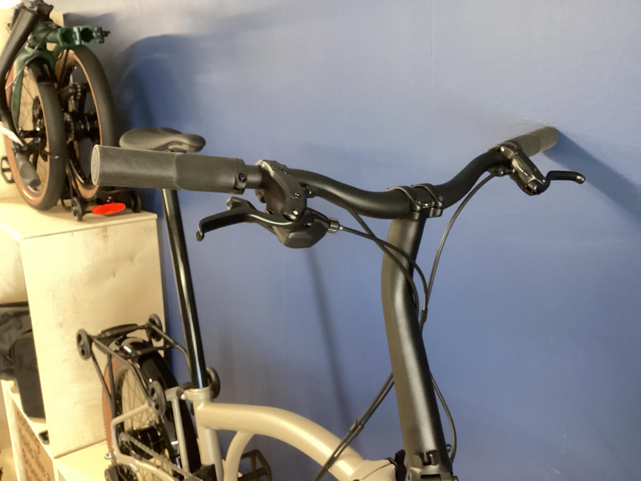 Brompton G Line with Roller Frame Traildust White