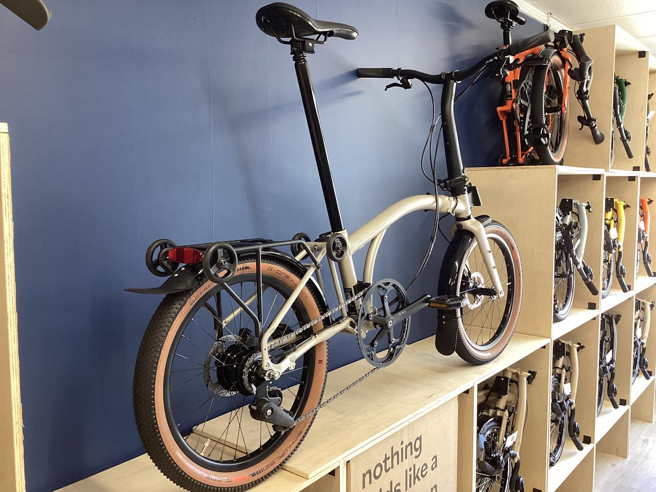 Brompton G Line with Roller Frame Traildust White