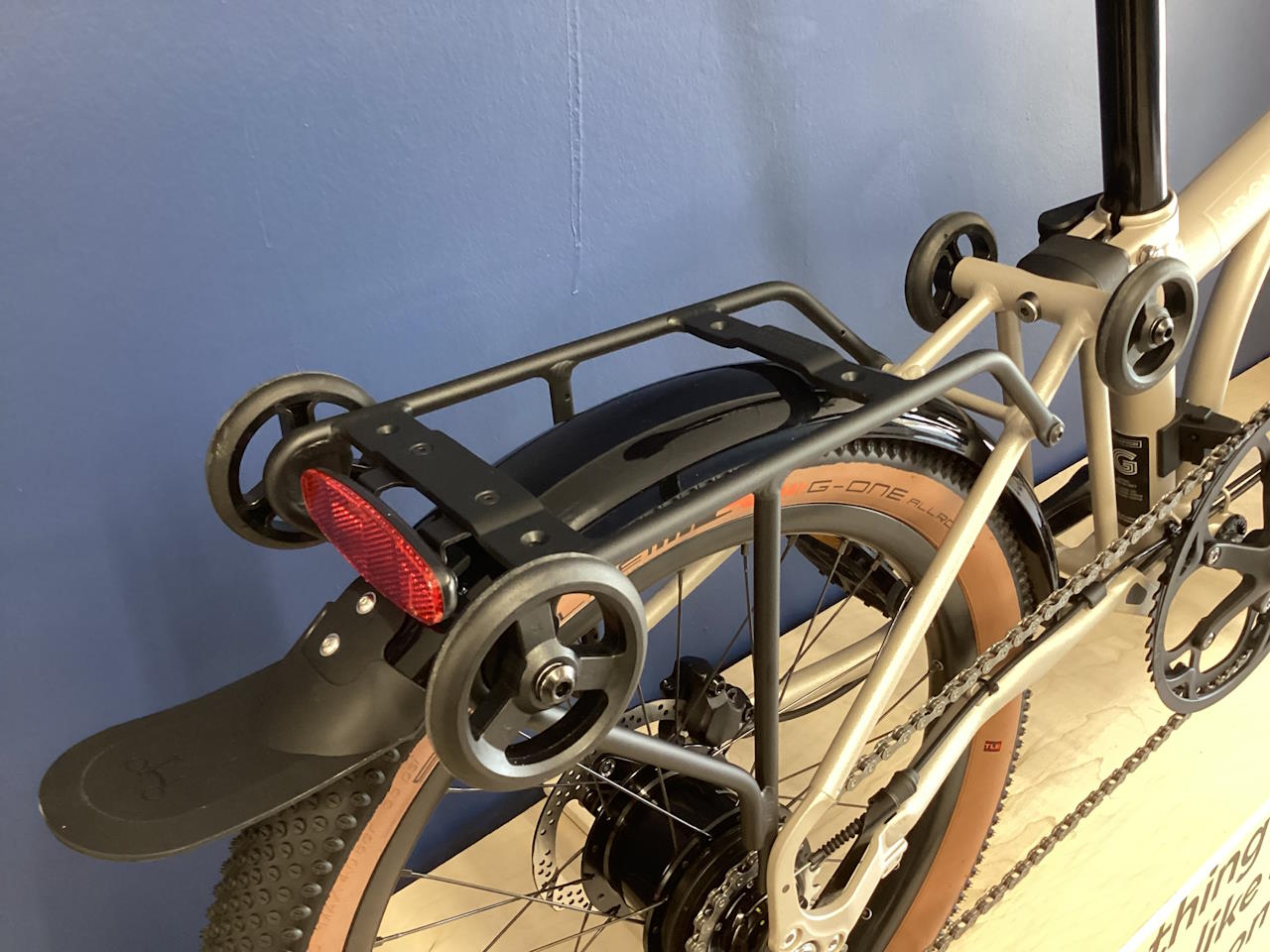 Brompton G Line with Roller Frame Traildust White