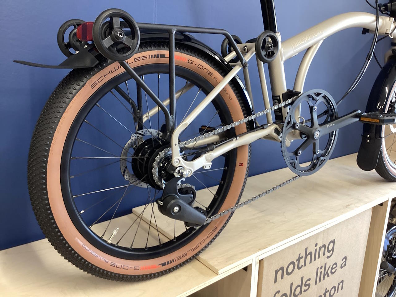 Brompton G Line with Roller Frame Traildust White