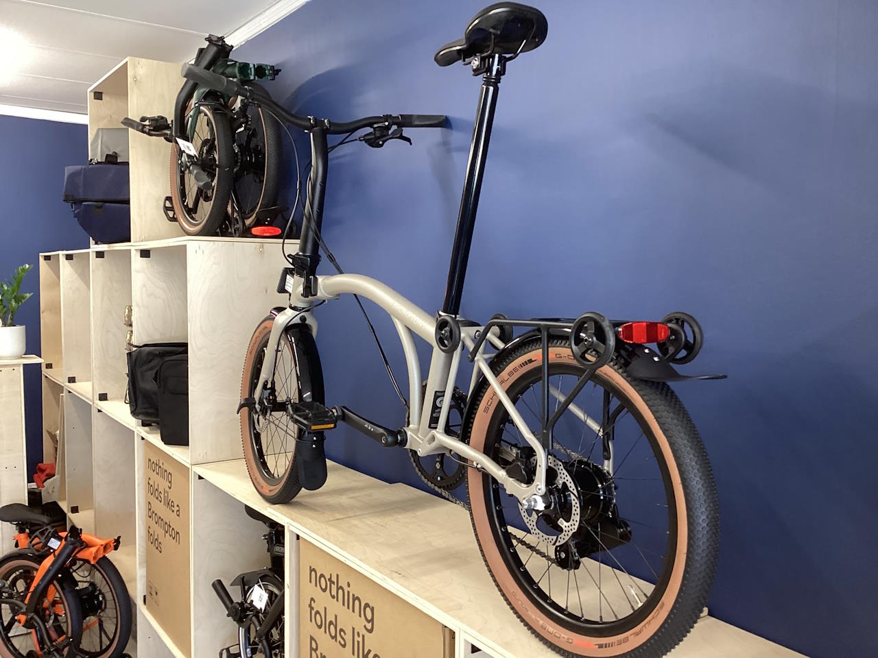 Brompton G Line with Roller Frame Traildust White