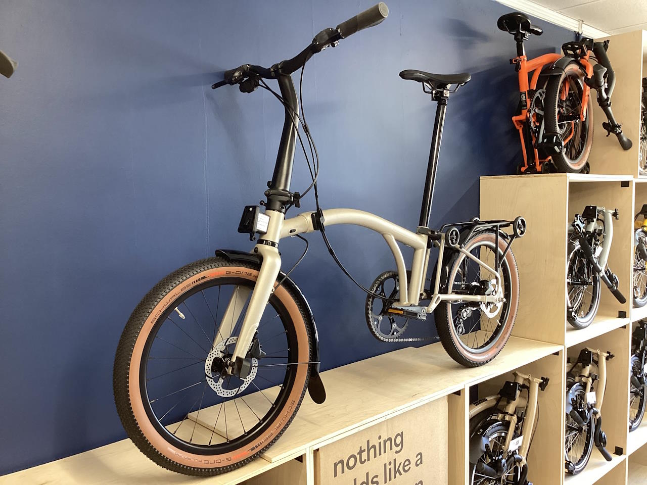 Brompton G Line with Roller Frame Traildust White