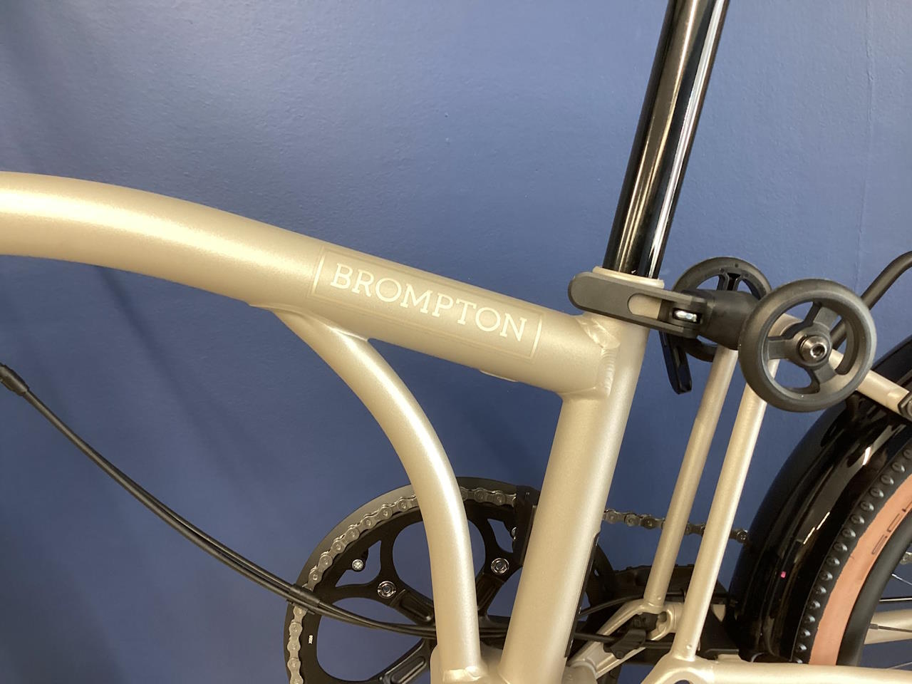 Brompton G Line with Roller Frame Traildust White