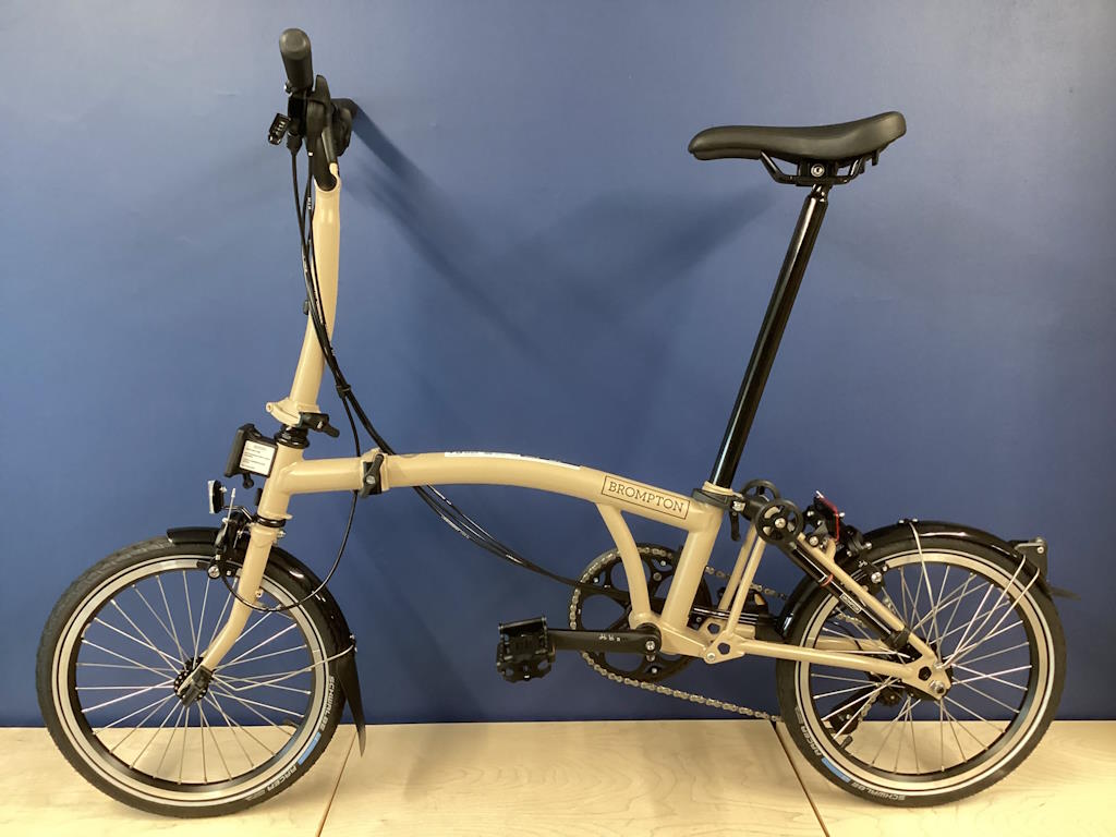Brompton 2025 C Line Mk6 (12-speed) Mid Dune Sand